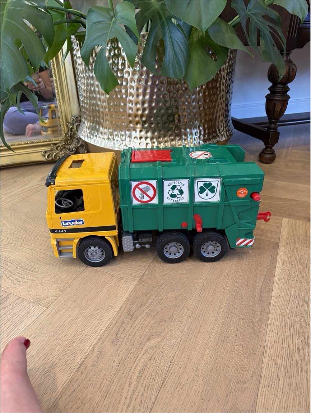 Bruder Recycling Truck 2001 Actros Mercedes Benz 4143 Trash Garbage Truck READ